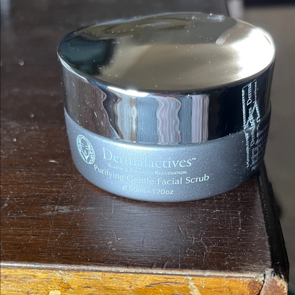 New Dermalactives Purifying Gentle Facial Scrub